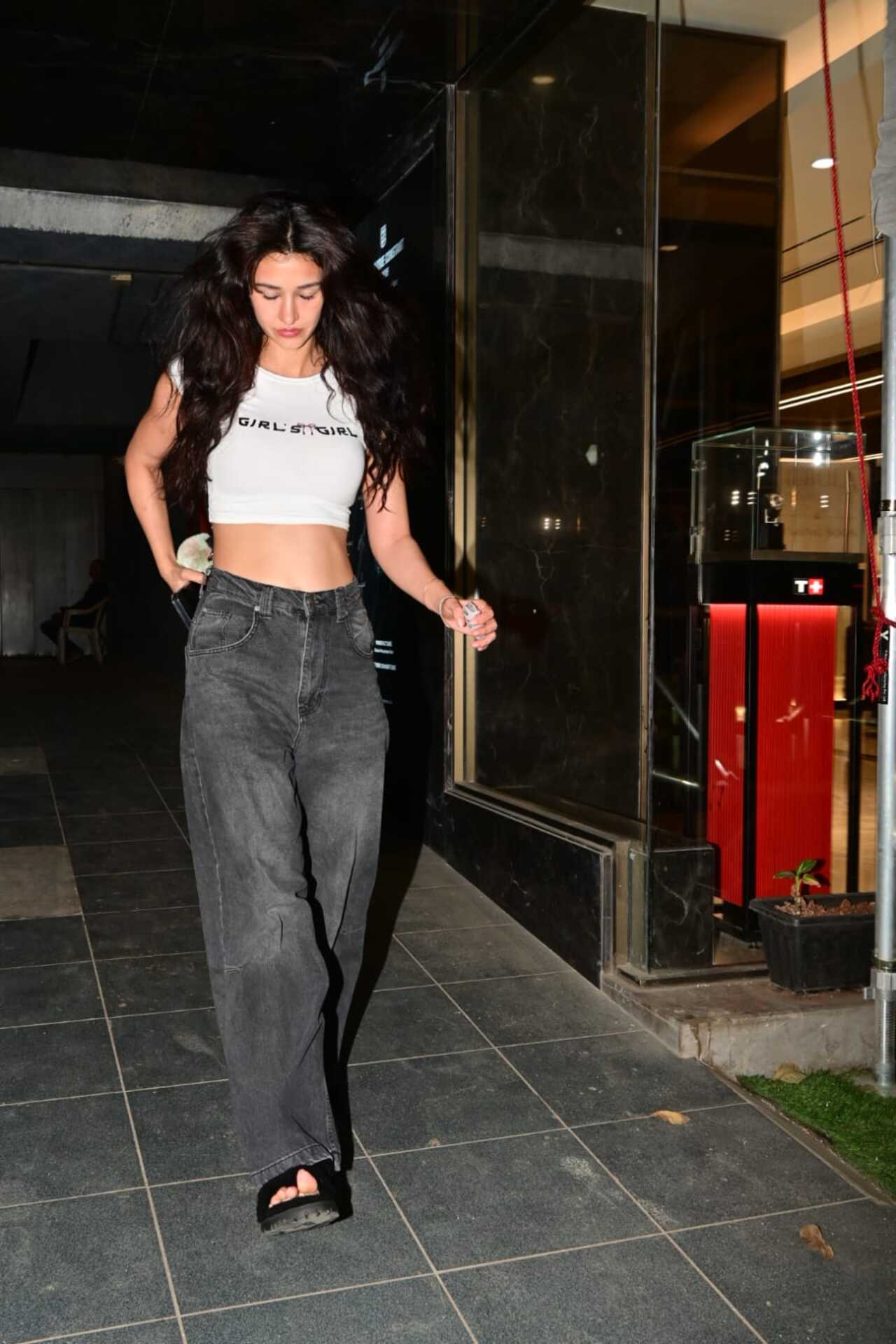 Disha Patani gives a glimpse of casual glam as she strolls in the city