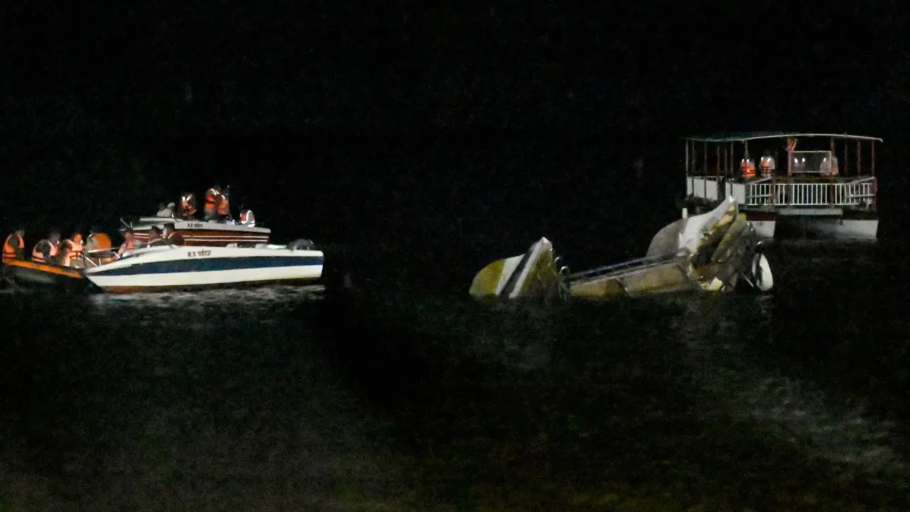 Boat overturns amid stormy conditions in Jabalpur (Pic/PTI)
