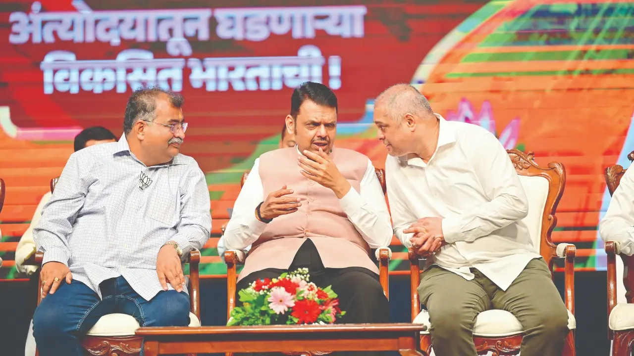 Major economic growth likely once West Asia conflict ends: CM (From left) State BJP President Ravindra Chavan, Chief Minister Devendra Fadnavis, and BJP Mumbai unit chief Ameet Satam at the book launch at Ravindra Natya Mandir Auditorium, Prabhadevi, on Monday. PIC/SHADAB KHAN