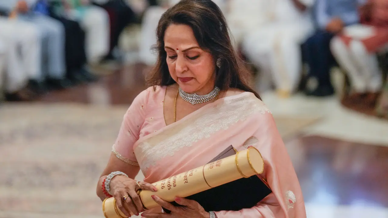 Watch: Hema Malini fights tears as she receives Padma Vibhushan for late husband Dharmendra Hema Malini receives the Padma Vibhushan conferred on veteran actor Dharmendra posthumously. Photo by PTI