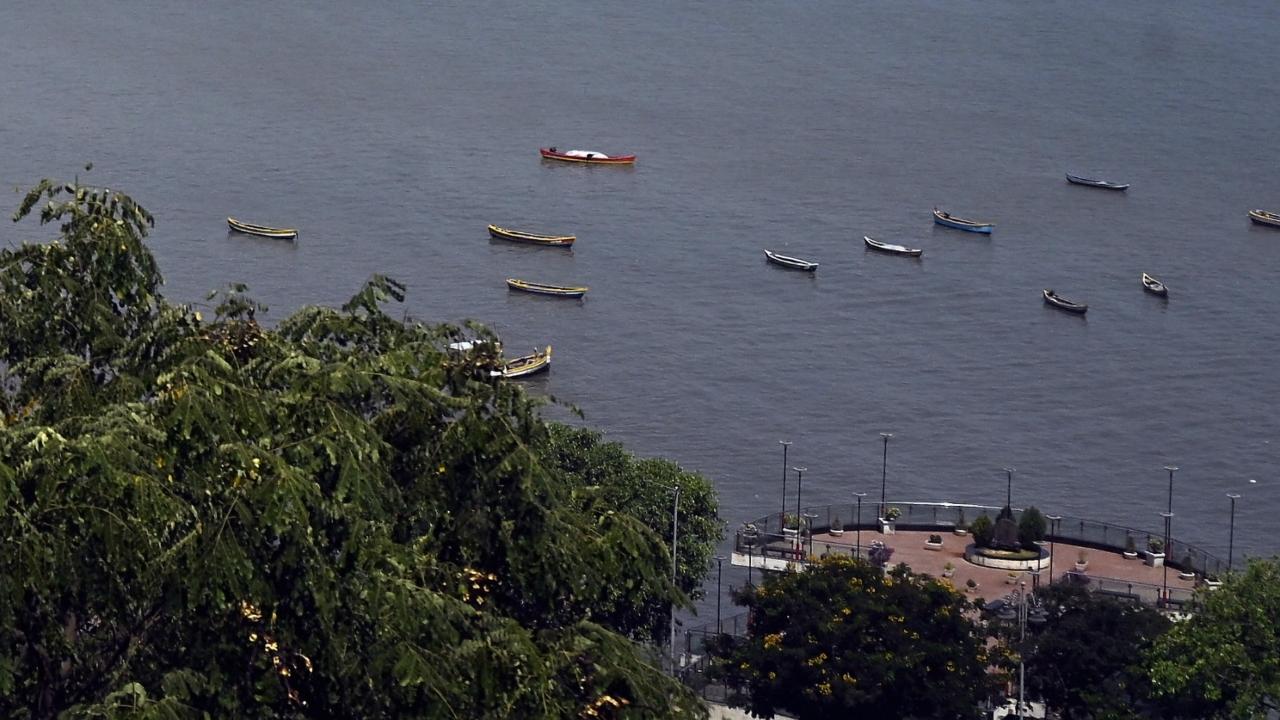 The hot and humid conditions affected movement across the city, with fewer people seen outdoors during peak afternoon hours The hot and humid conditions affected movement across the city, with fewer people seen outdoors during peak afternoon hours