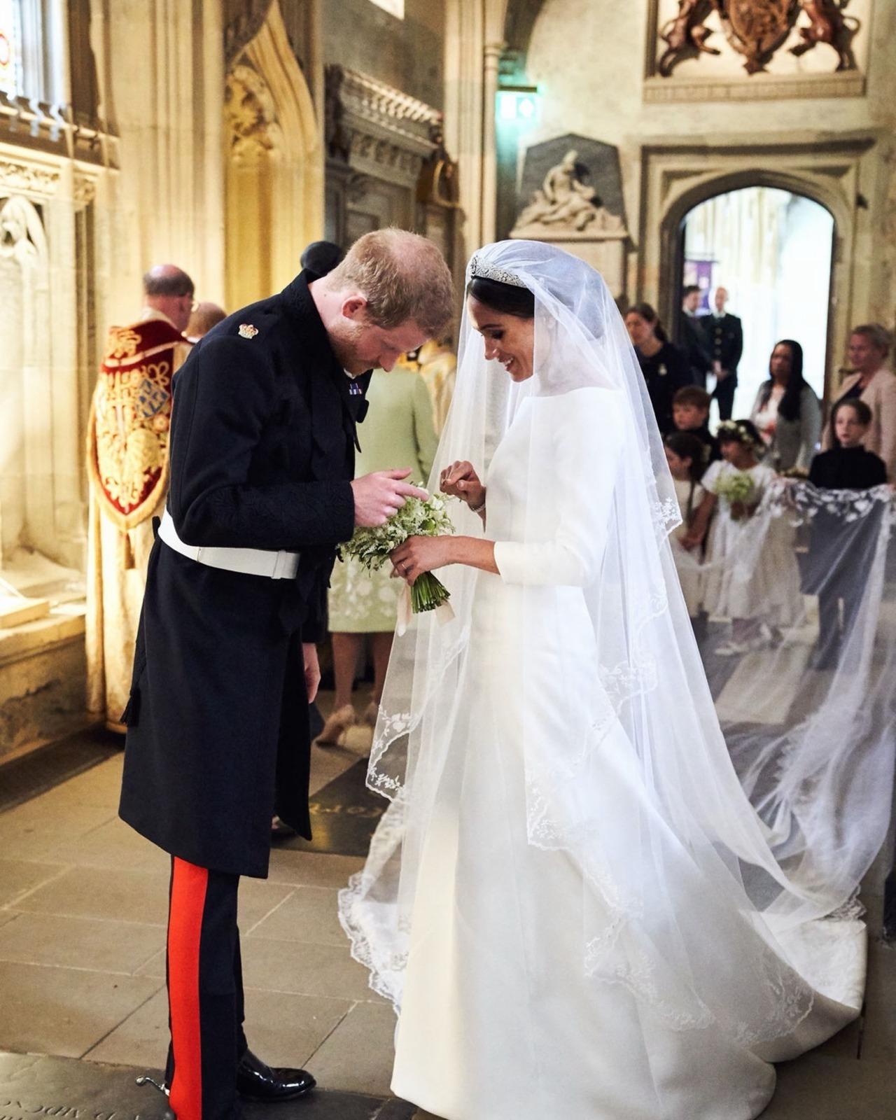 In a sweet and adorable gesture, Prince Harry was seen fixing Meghan's bridal bouquet in the hallway during their wedding. In a sweet and adorable gesture, Prince Harry was seen fixing Meghan's bridal bouquet in the hallway during their wedding.