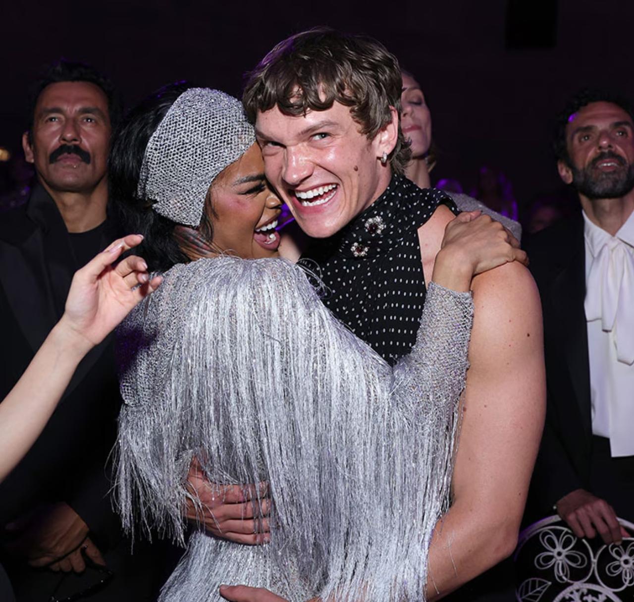 Teyana Taylor and Connor Storrie shared a light, candid moment that quickly caught attention as they were seen hugging, laughing, and chatting amid the star-studded crowd.