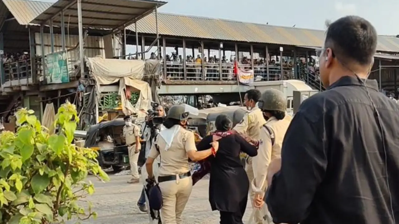 Sources said that some locals staged protests against the demolition operation at a religious site, leading to a confrontation with police personnel deployed at the spot for the drive. During this stone pelting was reported at the spot Sources said that some locals staged protests against the demolition operation at a religious site, leading to a confrontation with police personnel deployed at the spot for the drive. During this stone pelting was reported at the spot