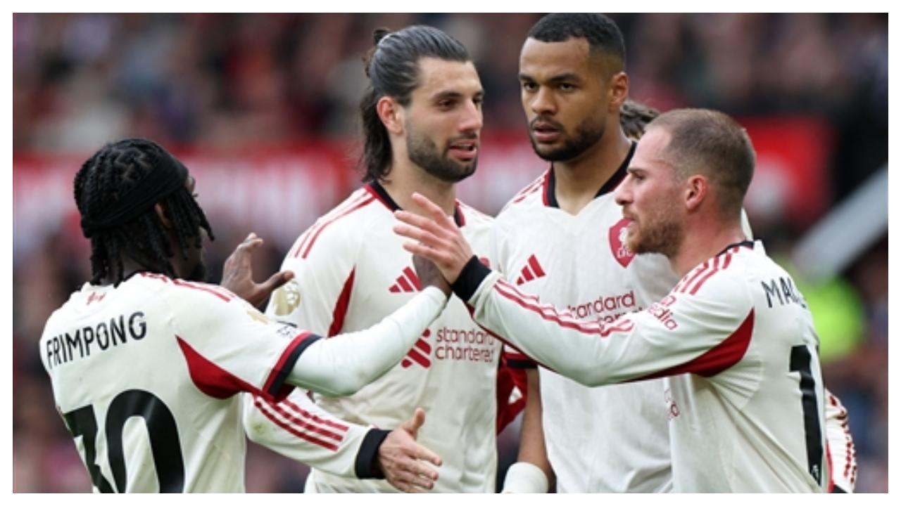 In the second half, Liverpool scored two quick goals to peg back United and level the game at 2-2. Dominic Szobozlai and Cody Gapko scored for the visitors.