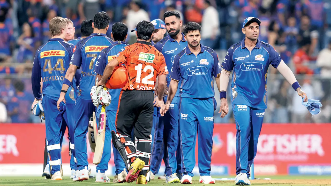 MI players after their defeat to SRH  at the Wankhede  on Wednesday. Pic/IPL