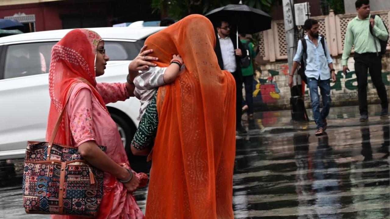 Mumbai witnesses light rains as pre-monsoon activity begins in city Despite the onset of light rain, residents largely faced sticky and uncomfortable conditions due to high moisture levels in the air. Representational Pic/File