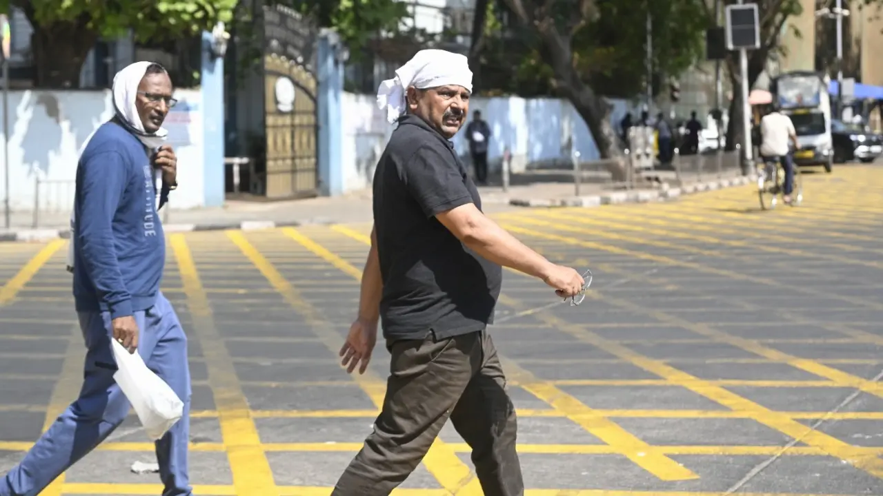 Vidarbha continue to reel under hot weather; Brahmapuri records 45.7 degrees Celsius Parts of Maharashtra are at present witnessing intense summer heat. Representational Pic/File