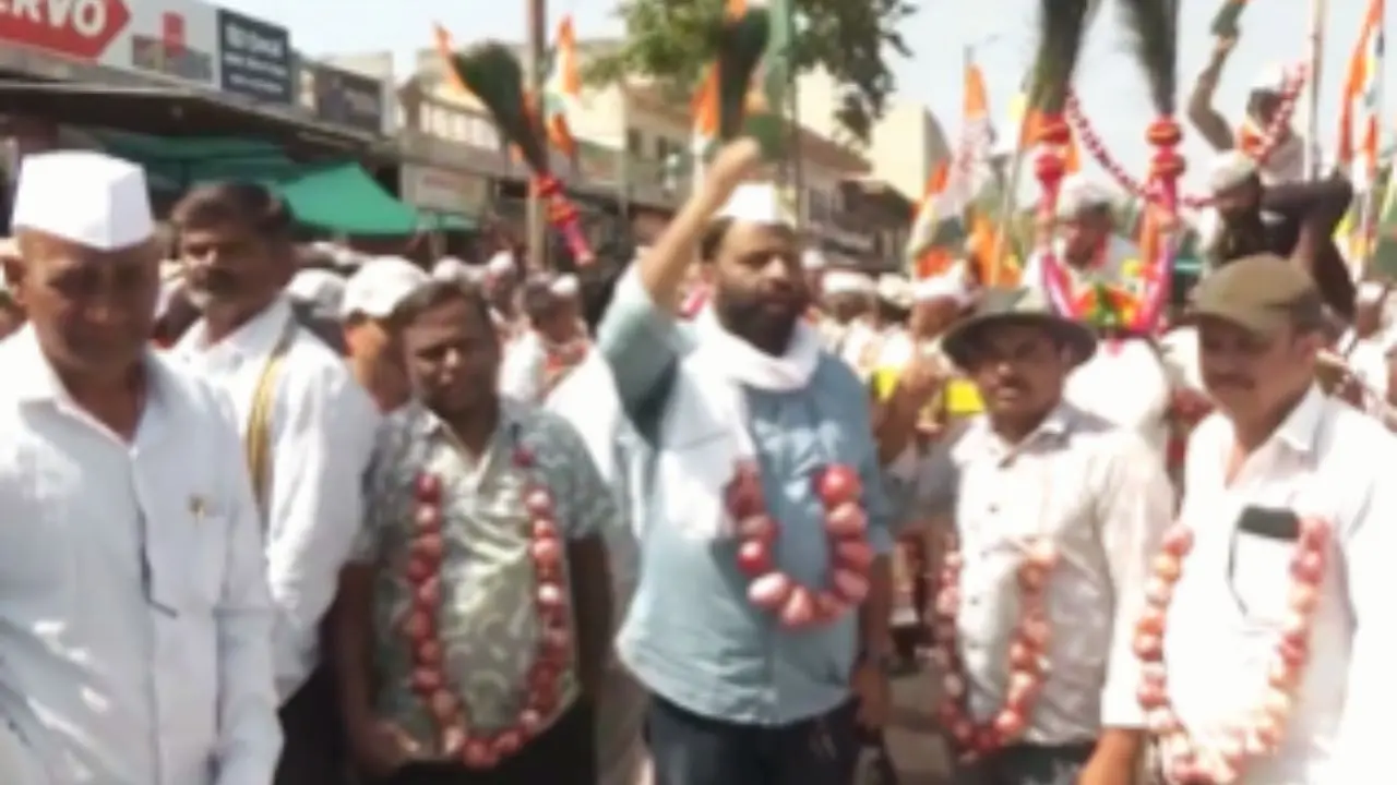 MVA stages protest in Maharashtra's Nashik over sharp fall in onion prices Onion farmers in Chandvad, Nashik have taken an aggressive stance and launched a strong protest. Pic/ Screengrab