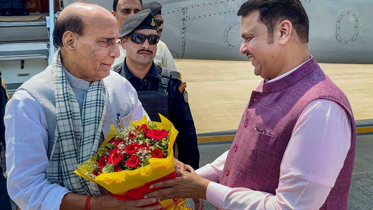 CM Fadnavis welcomed Rajnath Singh in Shirdi today CM Fadnavis welcomed Rajnath Singh in Shirdi today