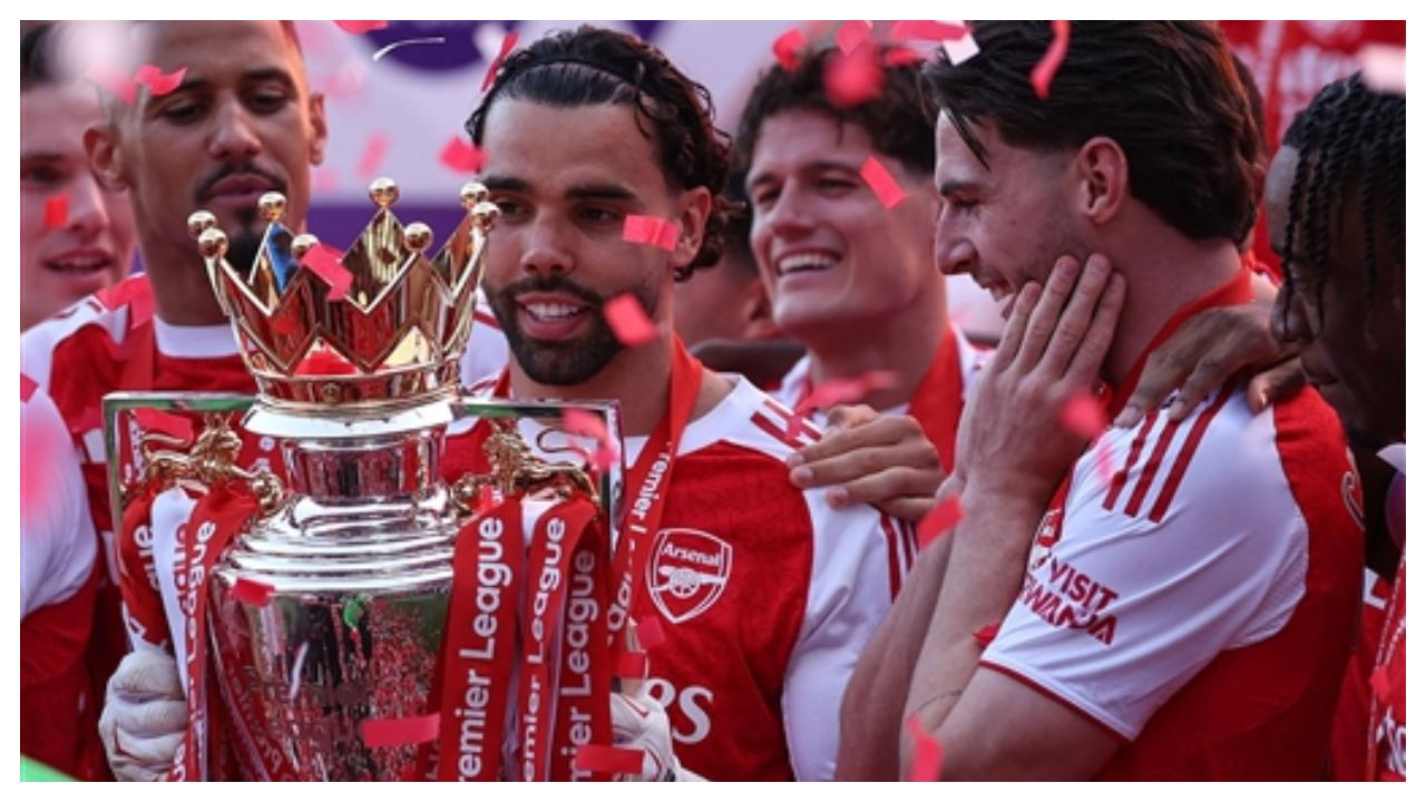 Arsenal goalkeeper David Raya played a big part in the Gunners' title win and claimed the Golden Glove for most clean sheets in the league. Arsenal's success was based on their solid defence, which conceded the fewest goals in the league this season. (Pic: AFP)