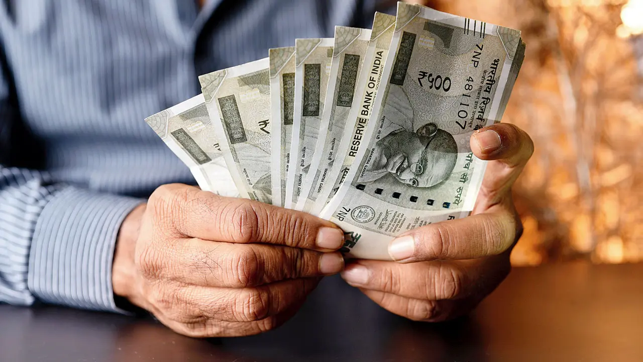 Finfluencer or fraudster? Ghatkopar trader booked for Rs 22 lakh scam Family allegedly invested another Rs 6.95 lakh after being promised recovery. Representation pic/iStock