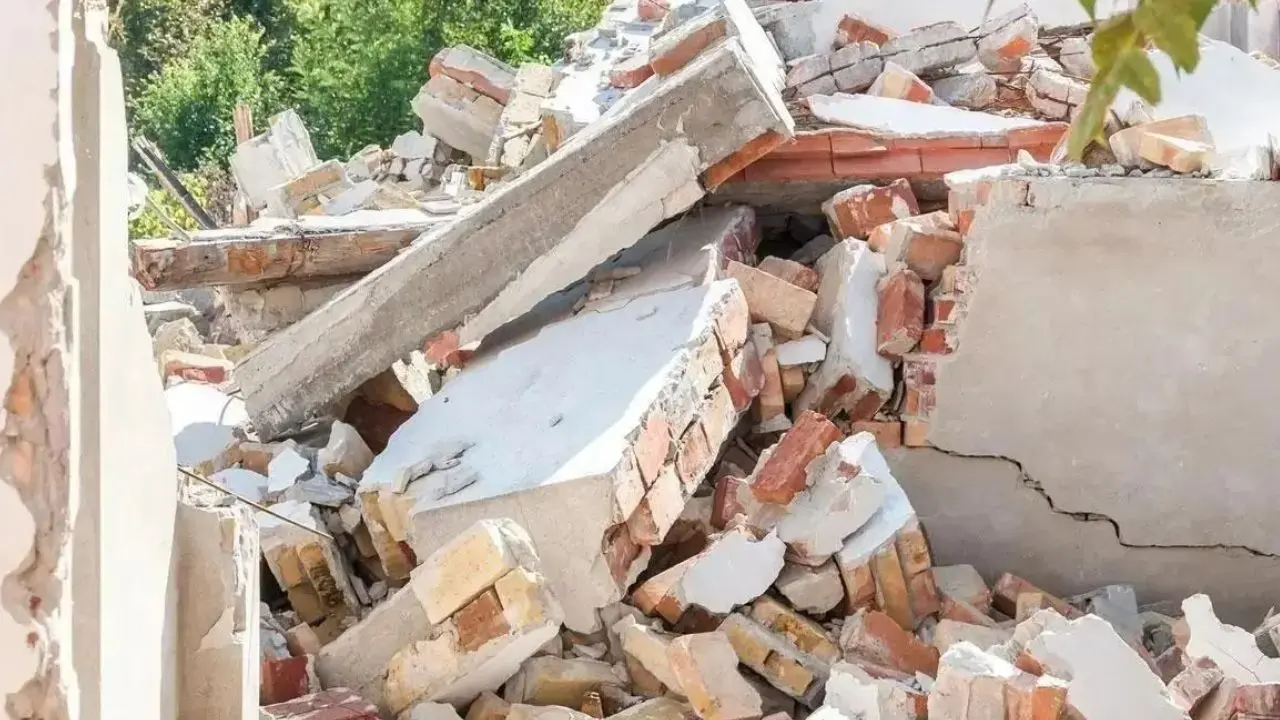 Thane: Portion of 50-year-old building collapses; no injuries reported