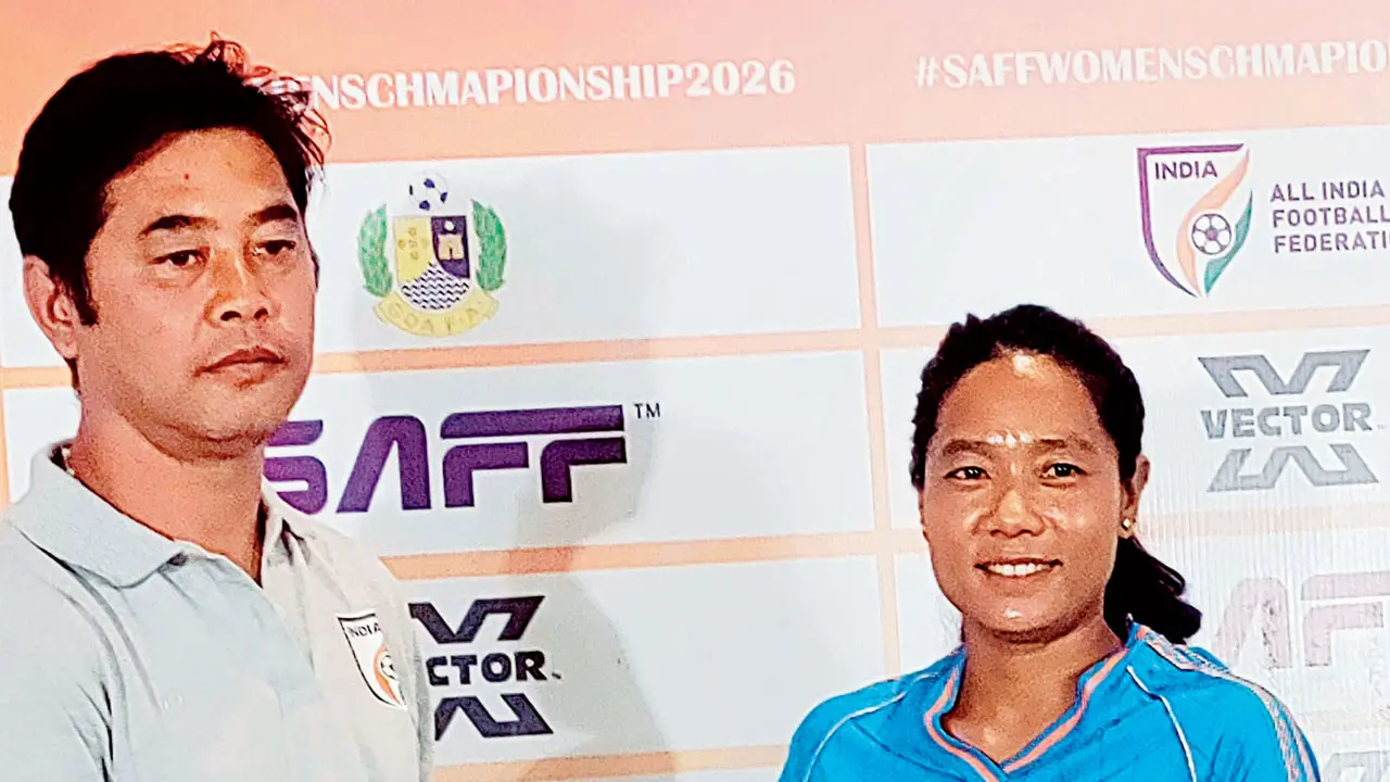 Indian coach Crispin Chettri (left)and skipper Grace Dangmei