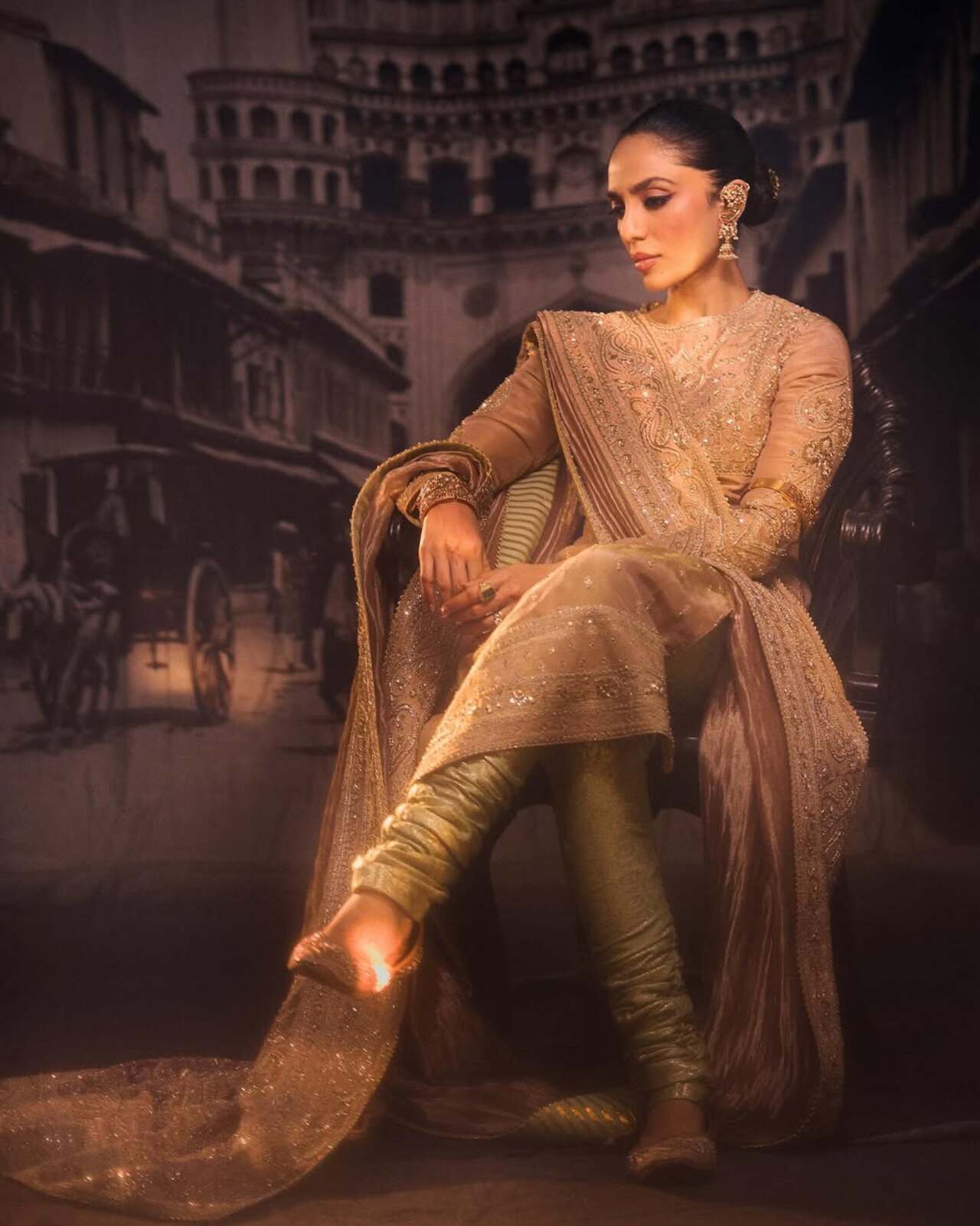 A drap that would leave fans in awe, Sobhita Dhulipala takes the outfit to the next level