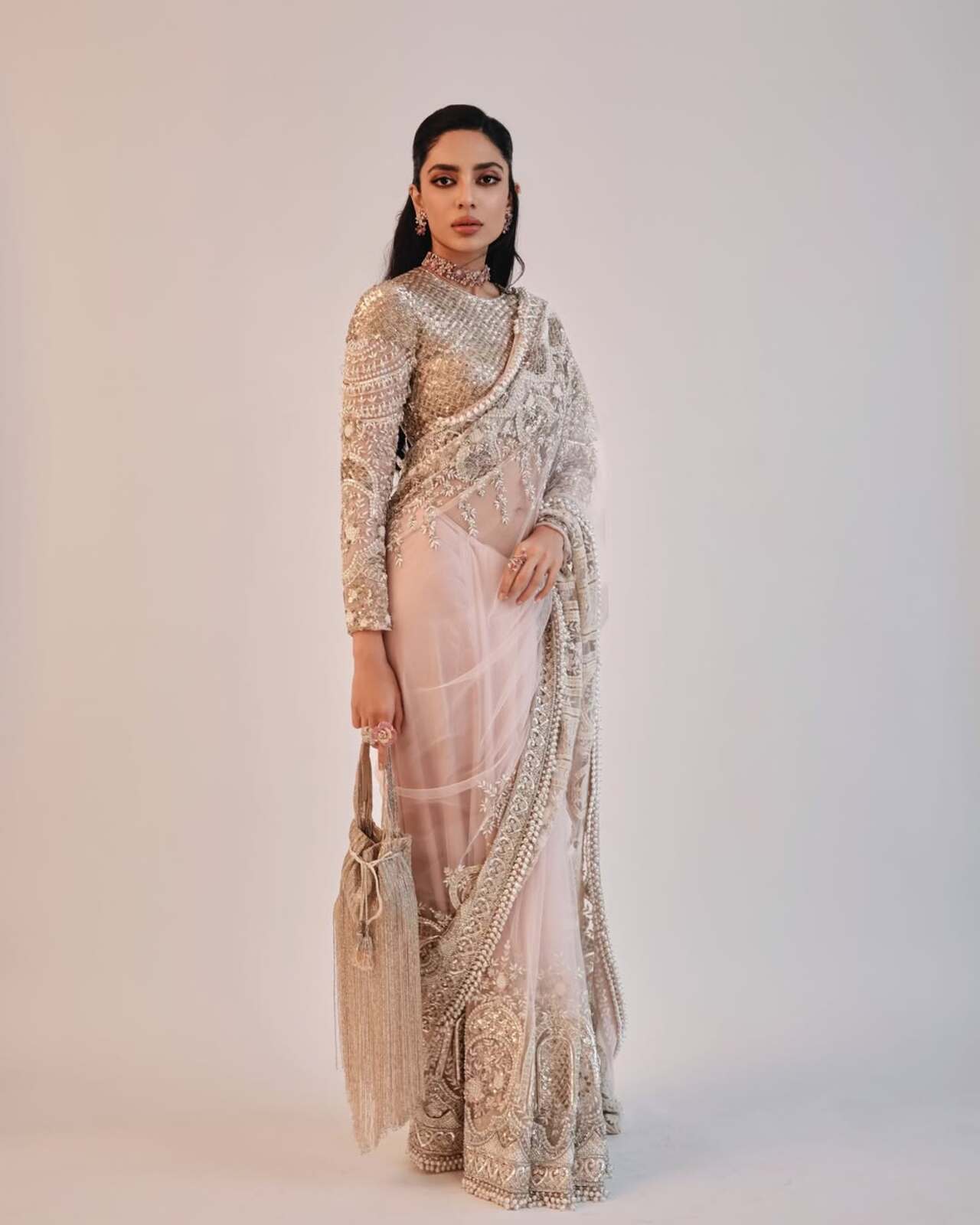 All things pearls and diamonds, Sobhita goes for the grand statement with embelished saree. The diva keeps the tone to creamish-pink for the look