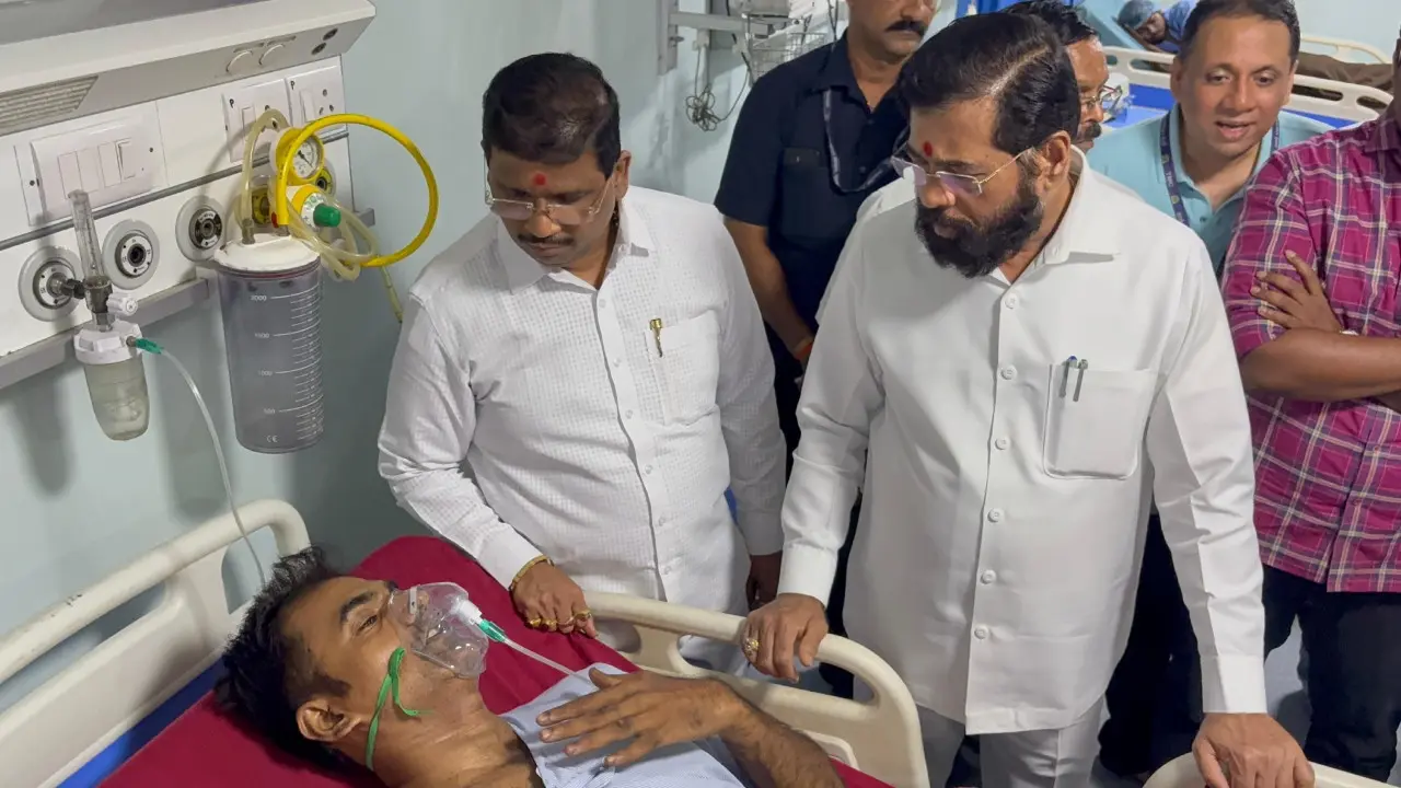 A major fire broke out at the Gaondevi Market area in Thane in the early hours of Thursday. Pics/Eknath Shinde's office A major fire broke out at the Gaondevi Market area in Thane in the early hours of Thursday. Pics/Eknath Shinde's office