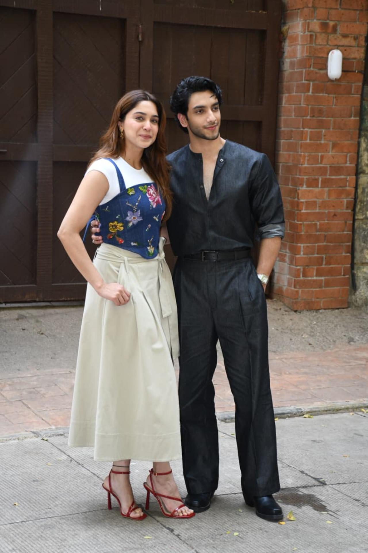 Main Wapas Aaunga just got the cutest fresh pair in town, as the duo Sharvari Wagh and Vedang Raina pose for the paps at the film's promotions Main Wapas Aaunga just got the cutest fresh pair in town, as the duo Sharvari Wagh and Vedang Raina pose for the paps at the film's promotions