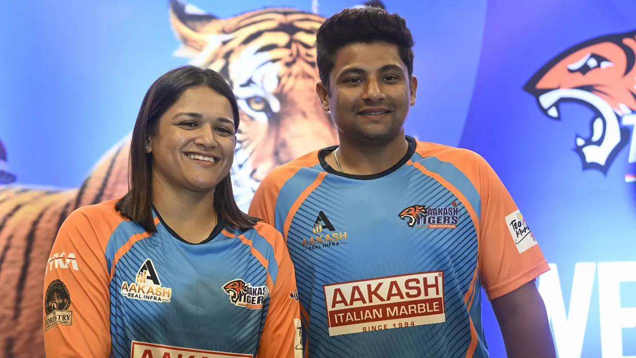 T20 Mumbai League | 'Will use IPL experience to help Aakash Tigers do well': Sarfaraz Aakash Tigers captains Humaira Kazi (women) and Sarfaraz Khan (men) at the team’s jersey launch on Friday. Pic/Ashish Raje