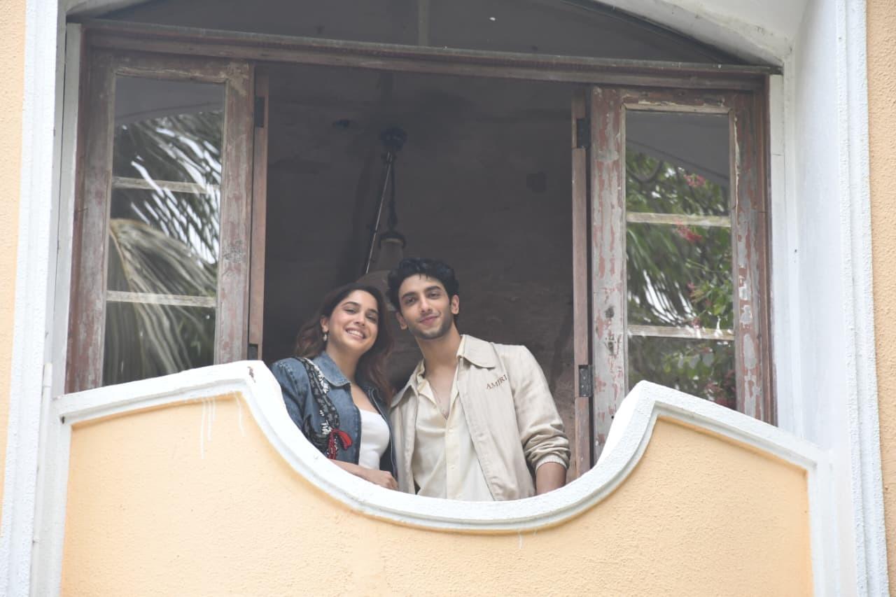 Cuties in one frame, can you take a guess why are they together?