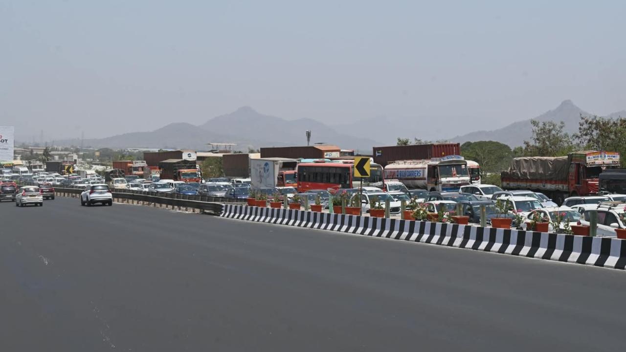 The affected area was near the Khopoli exit in Khalapur taluka of Raigad district