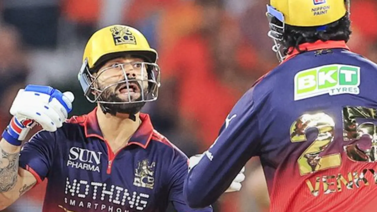 Royal Challengers lose quick wickets, reach 100 runs in 10 overs vs Sunrisers Virat Kohli, Venkatesh Iyer (Pic: X/@RCBTweets)