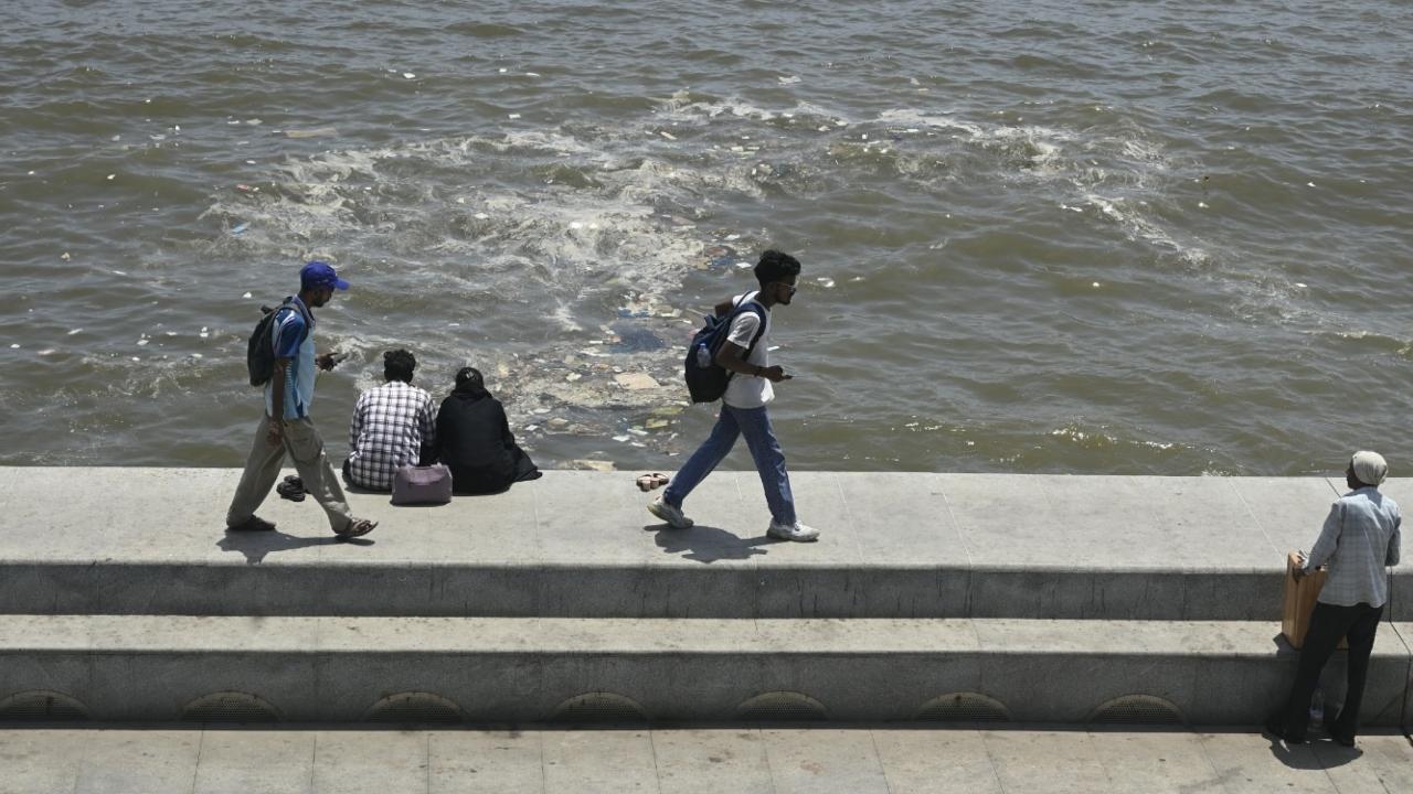 The humidity made outdoor conditions more uncomfortable, leading to fewer people venturing out during peak afternoon hours The humidity made outdoor conditions more uncomfortable, leading to fewer people venturing out during peak afternoon hours