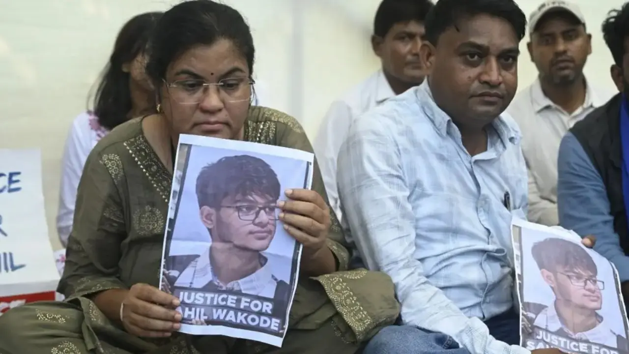 IIT-B student death: Police deny detaining Sahil Wakode’s father at Azad Maidan Ravindra and Sonali Wakode, parents of the deceased IIT-Bombay student Sahil Wakode, on hunger strike at Azad Maidan in Mumbai. FILE PIC/ASHISH RAJE