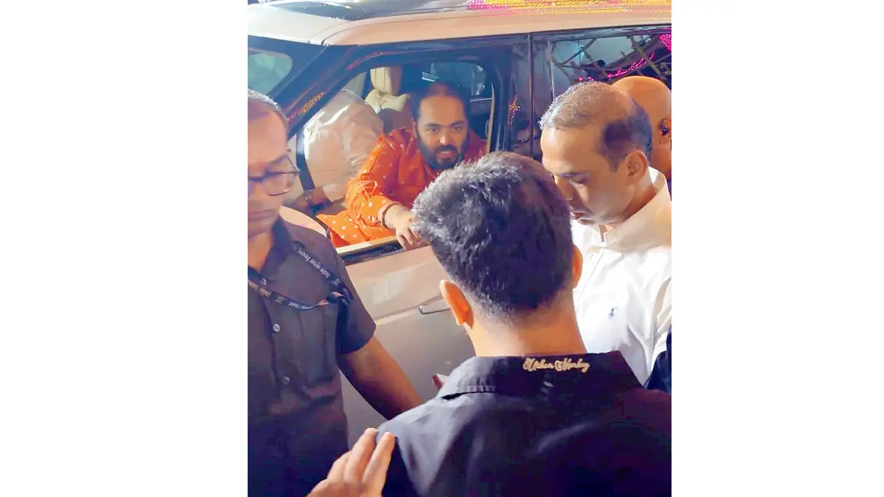 Mumbai: Anant Ambani assures help for 22-month-old Vedansh's Rs 9 crore SMA treatment Mayuresh Gujar (in black shirt) explains his cause to Anant Ambani. PICS/BY SPECIAL ARRANGEMENT