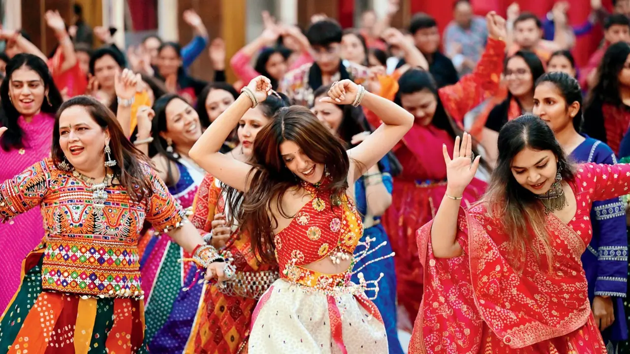 Navratri style guide: Ghagras, kurtas, kediyas and jewellery Pic/Shadab Khan