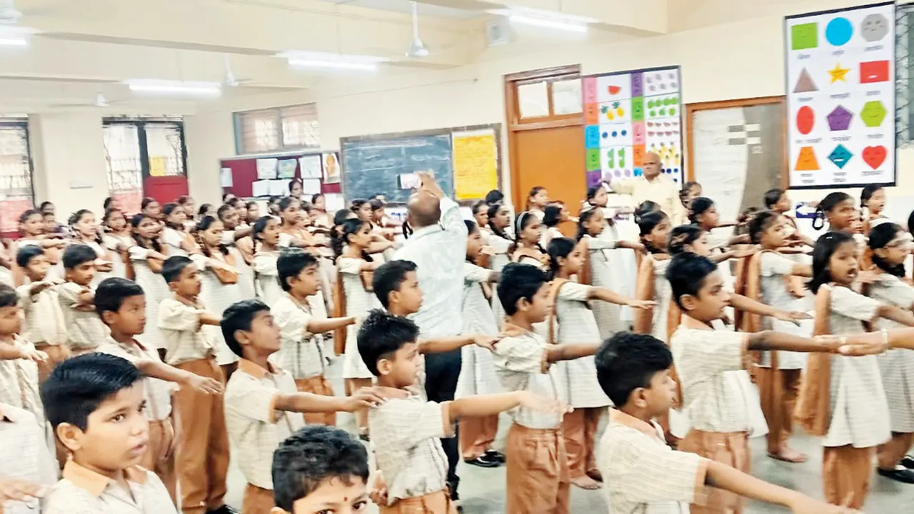 BMC urges Mumbai students to celebrate eco-friendly Diwali, avoid firecrackers Students vow to celebrate Diwali in an eco-friendly manner. PIC/BMC