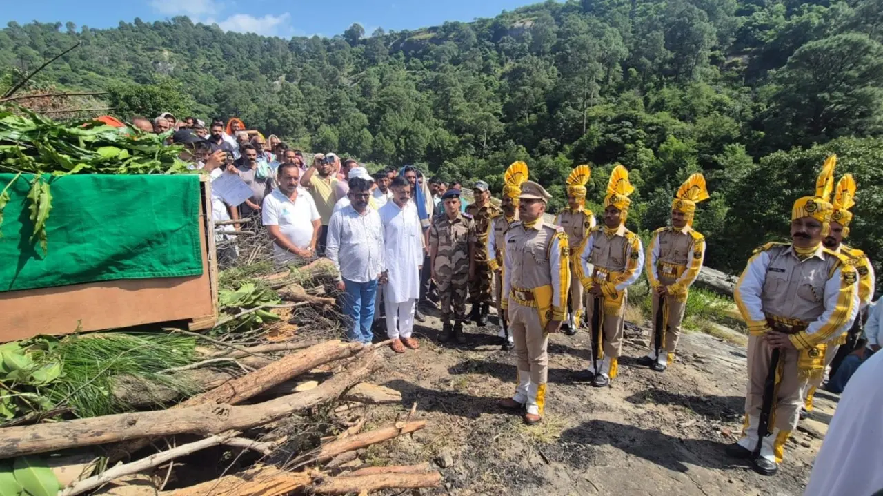 Kathua fratricide: CISF personnel cremated with full honours CISF expressed condolences to the families, colleagues and friends of the four personnel. Pic/Special Arrangement