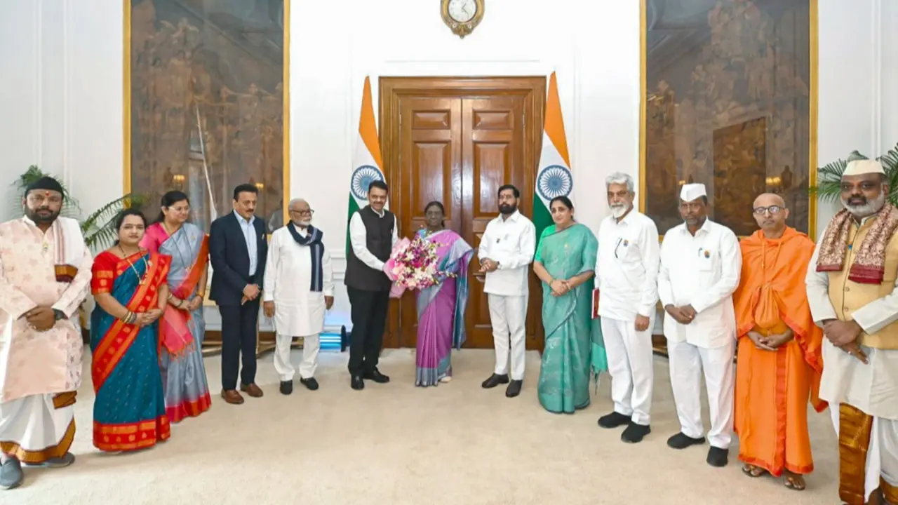 Kumbh Mela: Fadnavis invites President Murmu for 'Dharmadhwaj' ceremony A 'Dharmadhwaj' (flag-hoisting ceremony) is scheduled on October 31. Pic/X (@Dev_Fadnavis)