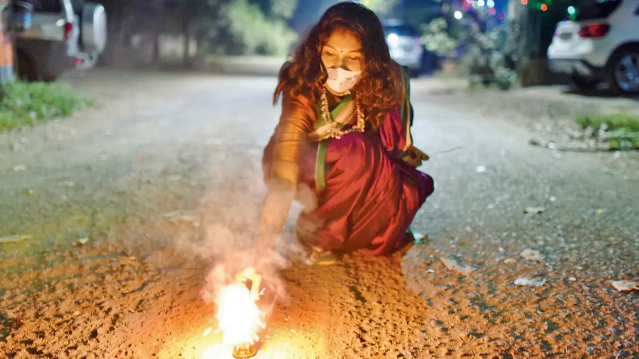 Don’t politicise restrictions on bursting of crackers Representation pic