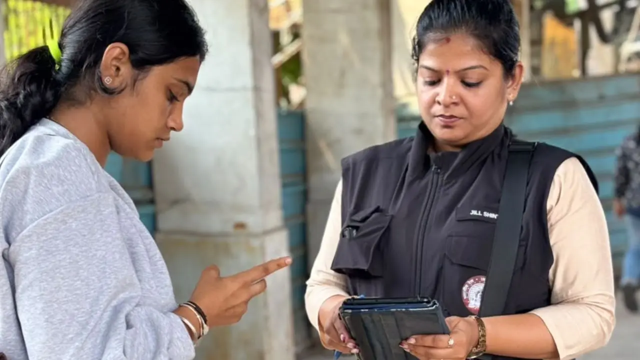 Mumbai Central Division deploys jackets to improve ticket-checking staff's mobility, efficiency The jackets include dedicated pockets for handheld terminals (HHTs) and EFT devices, allowing the staff to keep the equipment secure while ensuring quick and easy access during ticket checking. PIC/BY SPECIAL ARRANGEMENT
