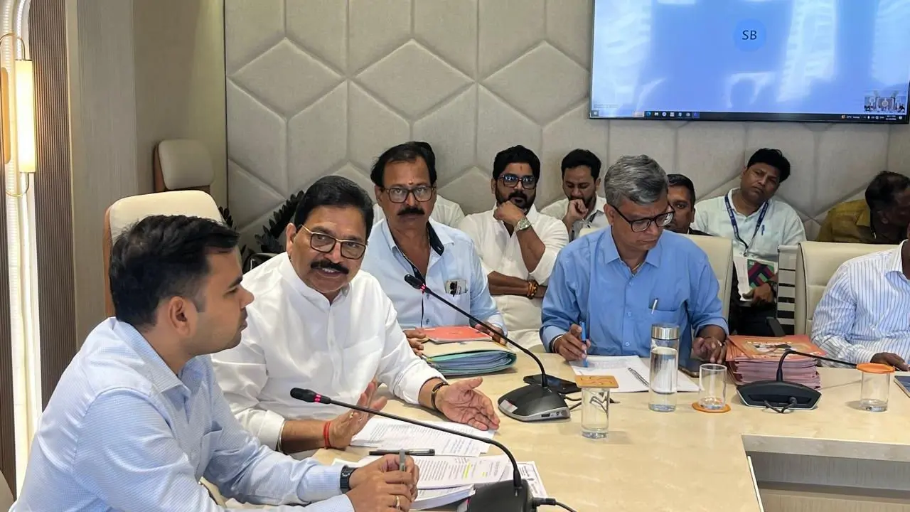 Mumbai: Rs 87 crore fine fails to stop dumping at Lokhandwala backwater lake The meeting covered around 30 pending issues across the Mumbai North West Lok Sabha constituency.