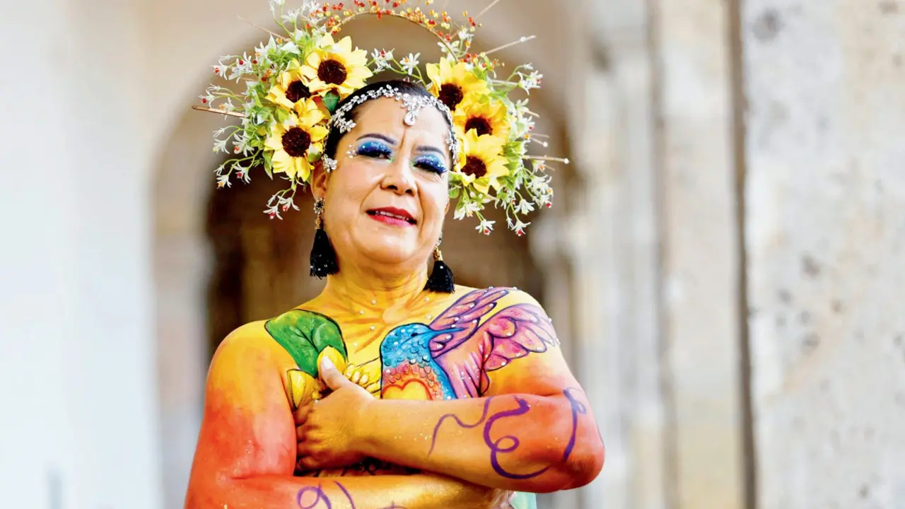 IN PHOTOS: A look at the day’s most striking moments from around the world A woman affected by breast cancer poses for a photo session during the “A Brushstroke for Life” event in Guadalajara, Jalisco state, Mexico. 100 women were adorned with body paint by artists at the event. PIC/AFP