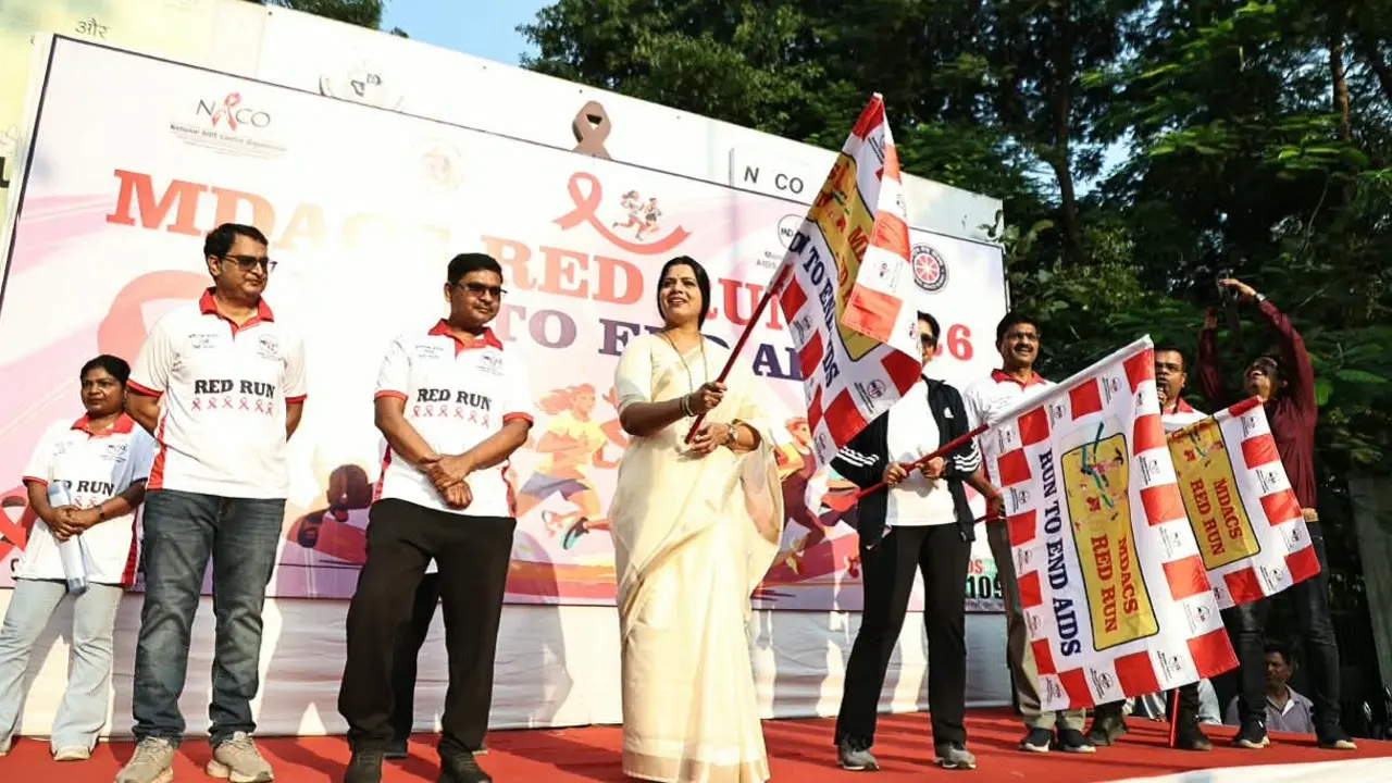 Mumbai Mayor Ritu Tawde flags off Red Run 2026 to raise HIV and AIDS awareness among students Pic/Special Arrangement