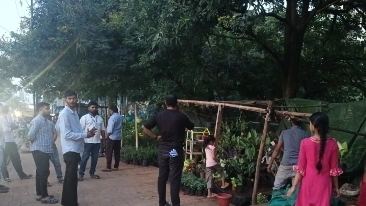 PMC steps up drive to clear roads and footpaths of encroachments The PMC said the anti-encroachment campaign would continue across major roads, school zones and public spaces to prevent illegal occupations. Pic/Special Arrangement
