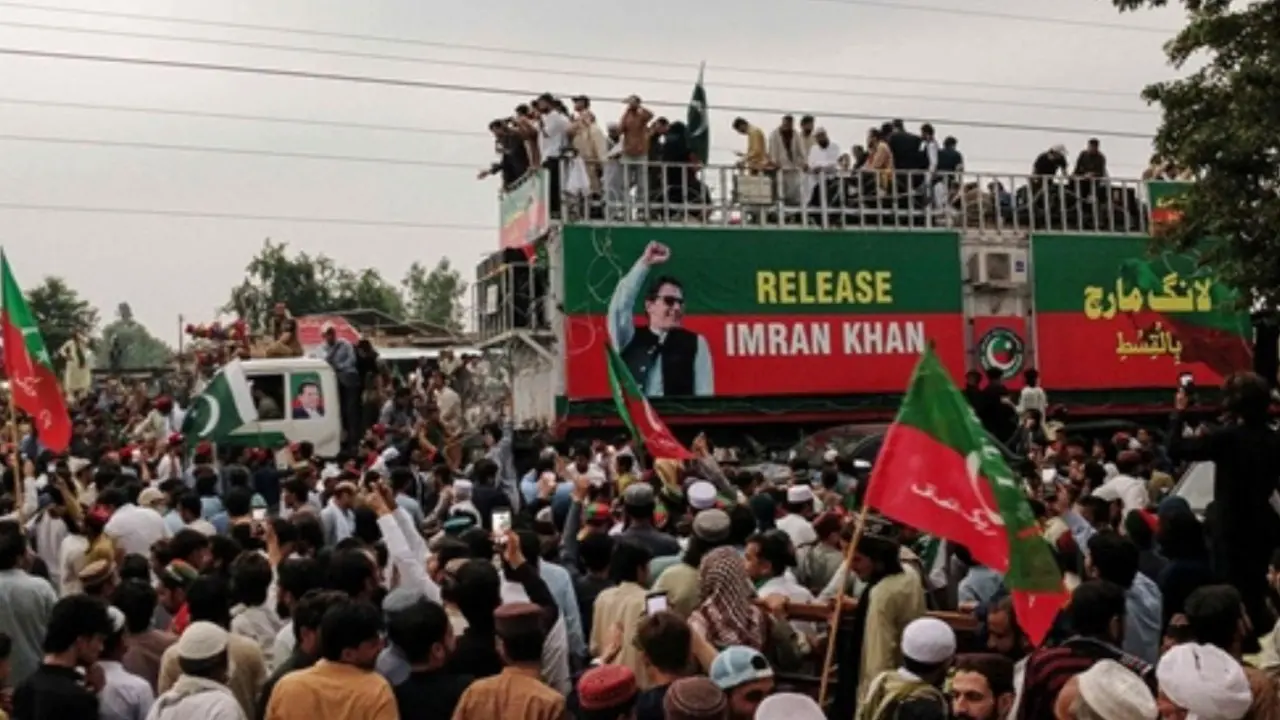 Pakistan PM Shehbaz Sharif warns of economic impact as Imran Khan supporters march towards Islamabad Supporters of jailed former prime minister Imran Khan's Pakistan Tehreek-e-Insaf (PTI) take part in a march in Kohat district of Pakistan's Khyber Pakhtunkhwa province on Tuesday. PIC/AFP