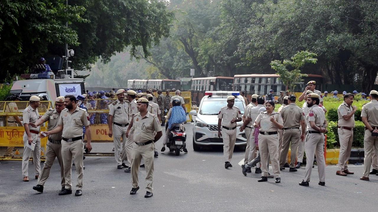 Delhi traffic curbs continue as CJP protest enters second day Pic/PTI