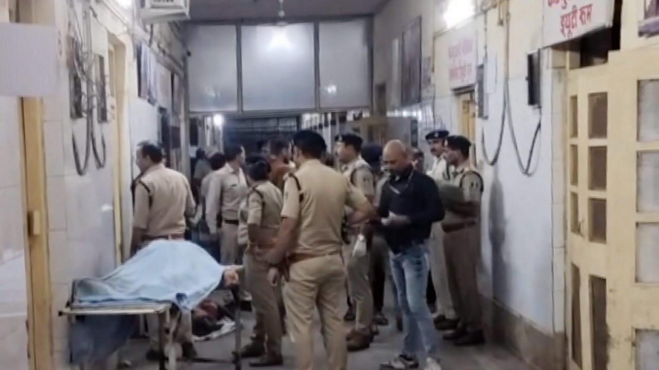  Police officials at a hospital after thirteen persons were killed in Gwalior (Pic/PTI)