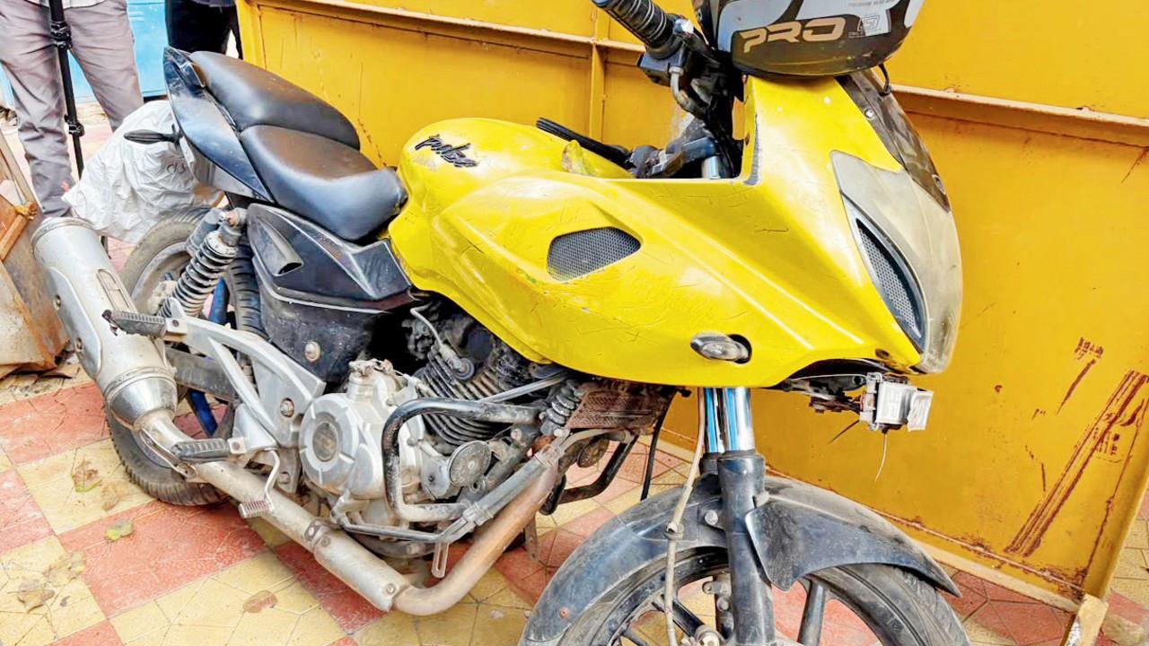 Tiger Shroff firing: Police probe ownership trail of Pulsar motorcycle The motorcycle allegedly used in the firing at Bollywood actor Tiger Shroff’s vehicle in Juhu. Pic/By Special Arrangement