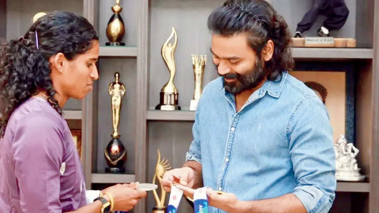 ‘Raanjhanaa’ meets India's star athlete Vithya Ramraj! Vithya Ramraj (left) and Dhanush. Pic/Ramraj’s Instagram