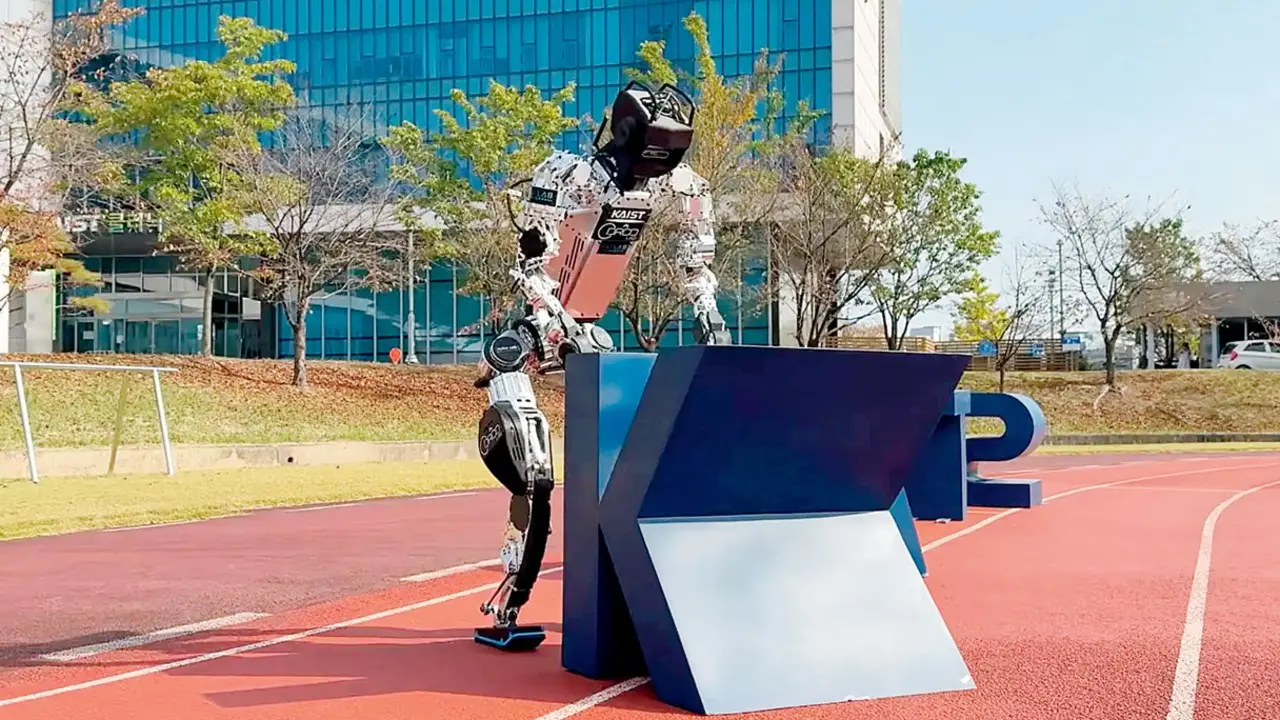 KAIST researchers develop humanoid robots that can push 35 kg loads while walking independently The robot in action. PIC/KAIS