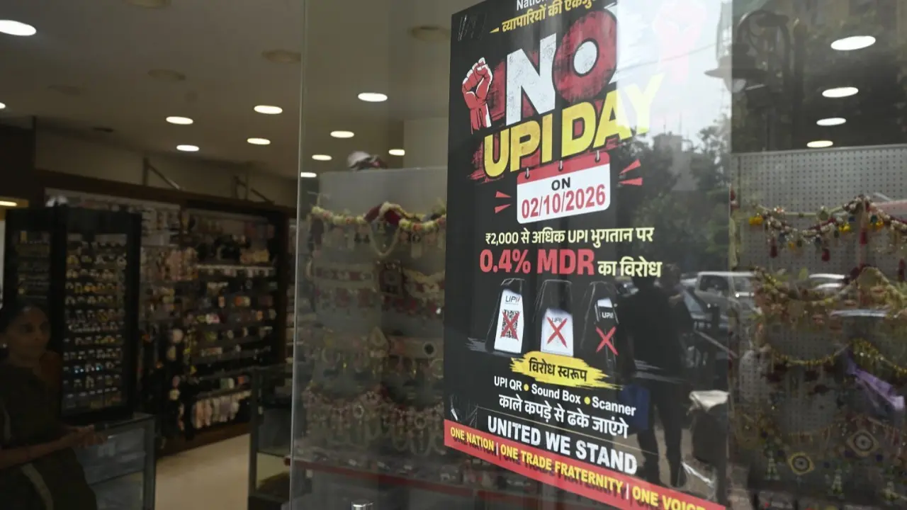 The poster highlighted opposition to the proposed 0.4 per cent MDR on UPI merchant transactions above Rs 2,000, which is scheduled to come into effect from October 15, 2026. Pics/Ashish Raje