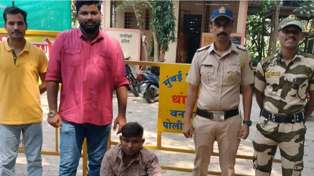 Mumbai: Vanrai police solve mobile theft case, recover two smartphones worth Rs 40,000 Vanrai police recover stolen smartphone near Ram Mandir railway station (Pic/Special arrangement)
