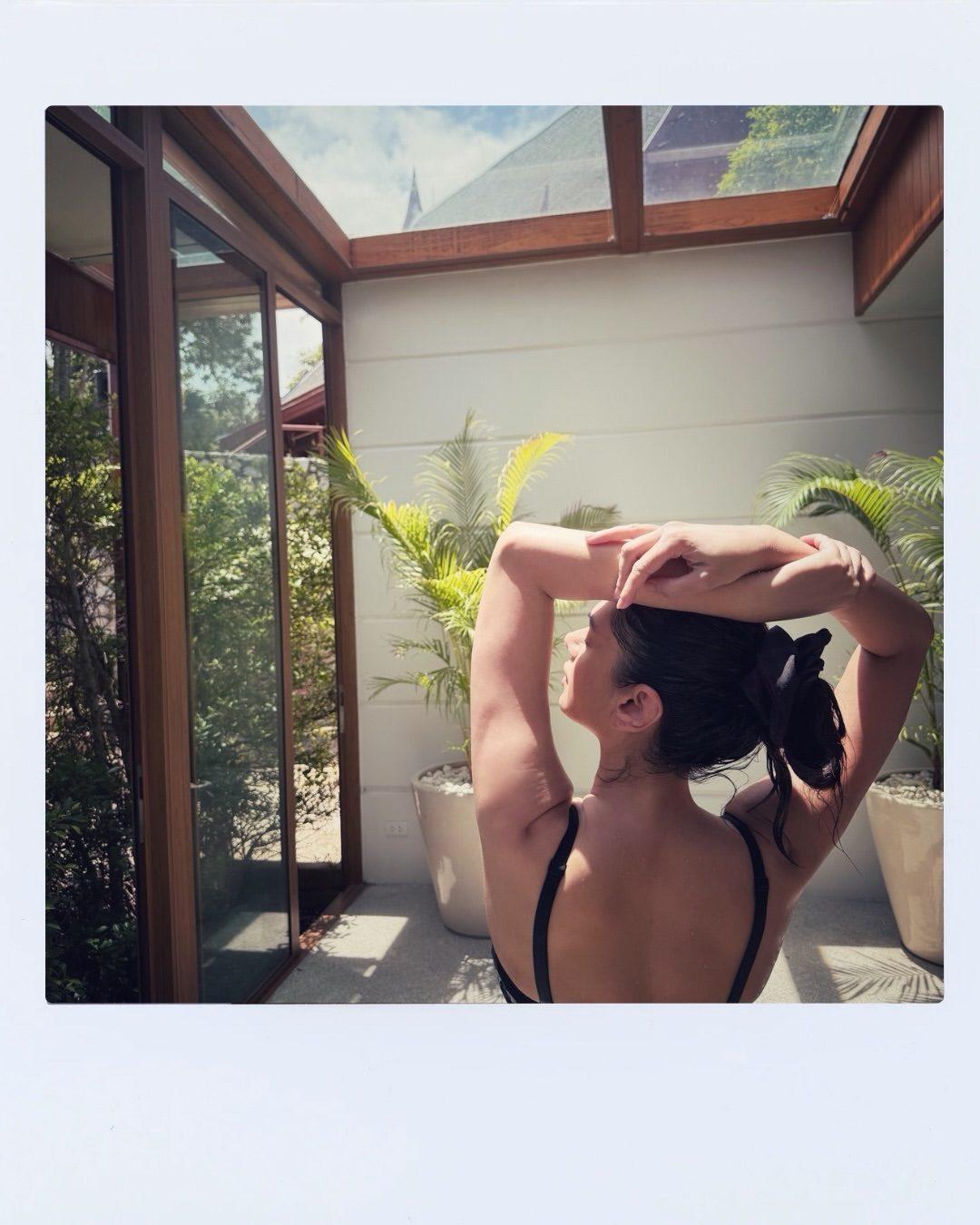 Aditi Rao Hydari enjoys a sun-kissed moment while posing for back shot Aditi Rao Hydari enjoys a sun-kissed moment while posing for back shot