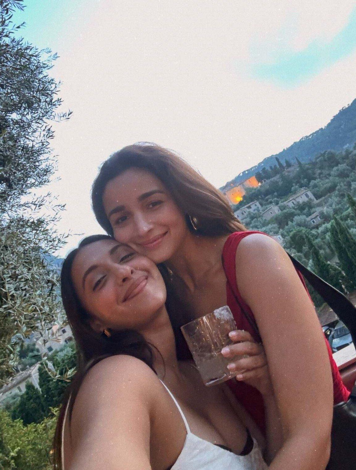 Alia Bhatt shared a warm moment with BFF Akansha Ranjan during the getaway. The candid picture captured the actress smiling as the duo enjoyed their vacation together. Alia Bhatt shared a warm moment with BFF Akansha Ranjan during the getaway. The candid picture captured the actress smiling as the duo enjoyed their vacation together.