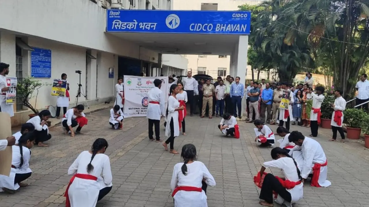Street plays to student sessions: Navi Mumbai ACB steps up anti-graft drive Between 11 am and 1 pm, an ACB team led by Police Inspector Dattaraj Tandale performed street plays at prominent transit points and public spaces. Pic/ Special Arrangement